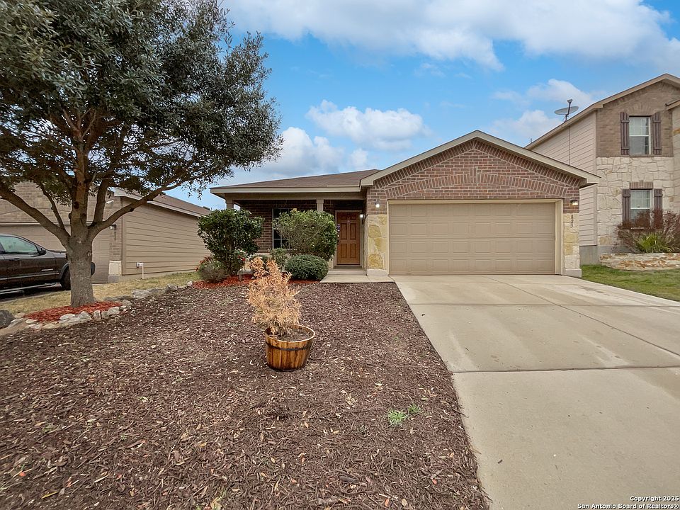 1st image of 823 COWHIDE DR