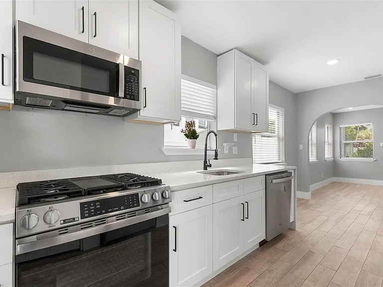 1906 W Gray St — Photo 22