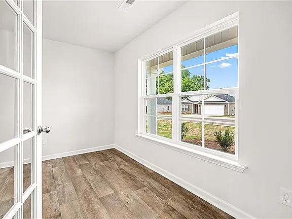 4 bed, 2.5 bath, 2644 sqft, $2,450 — Photo 2