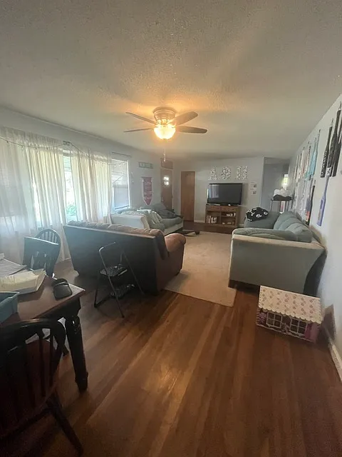 5 bed, 1288 sqft, $2,100 — Photo 3