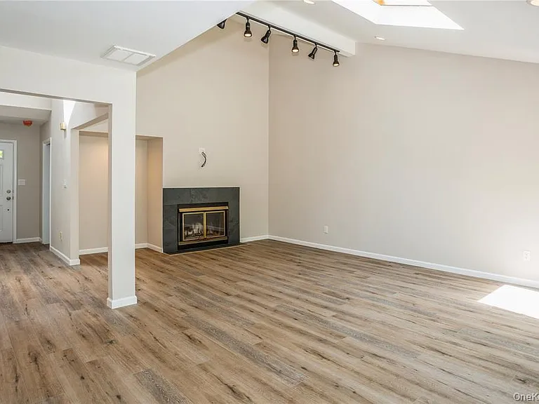 9 N McConnell Ave — Photo 5