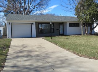 1116 16th St, Bettendorf, IA 52722