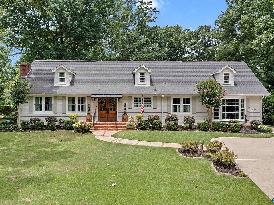 1st image of 435 Country Club Dr