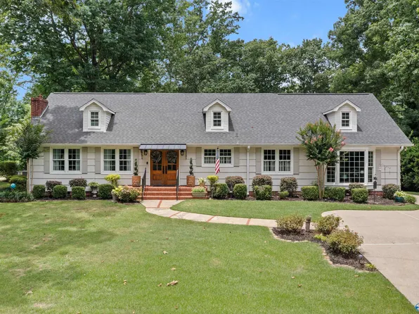 435 Country Club Dr, Gadsden, AL 35901