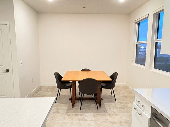 4th image of 113 S Laxore St #603