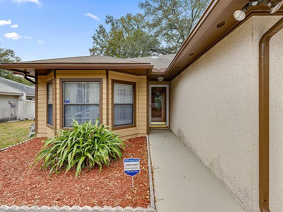 3rd image of 5565 Pinebay Cir N