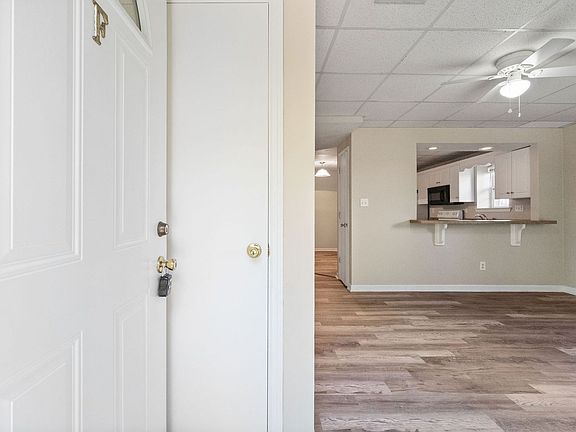 5th image of 1232 Parkway Pl #E