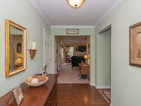 3rd image of 768 Snyder St