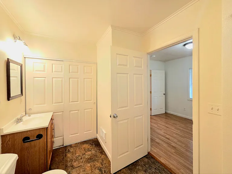 703 Pioneer Ave — Photo 5