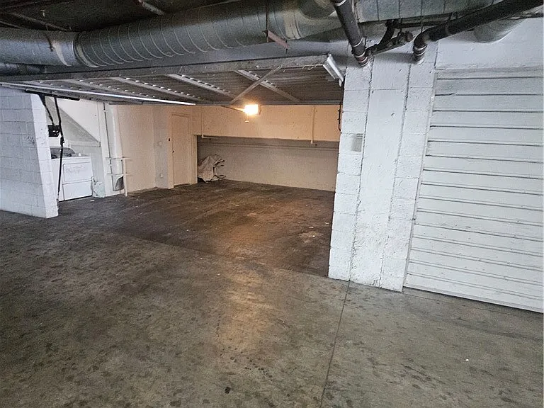 7900 Woodman Ave #105 — Photo 19