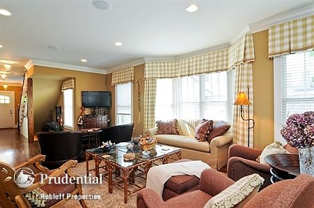 3rd image of 902 Oakwood Ave