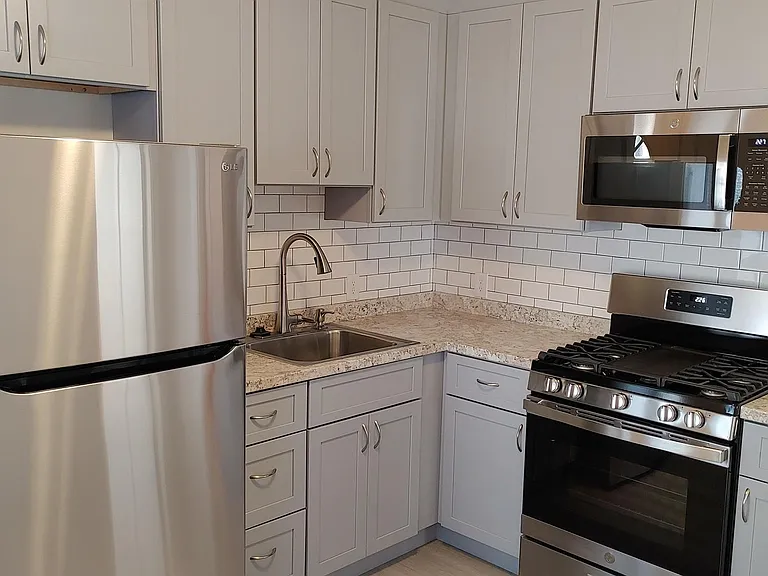 156 South St — Photo 1