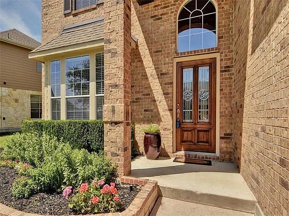 What an elegant, welcoming entrance...