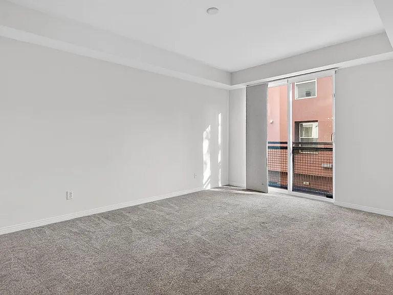 575 Rockefeller — Photo 12