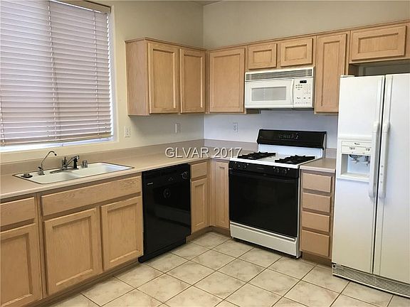 3rd image of 10521 Mission Lakes Ave
