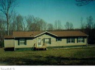 103 Tuttle Ln, Pilot Mountain, NC 27041