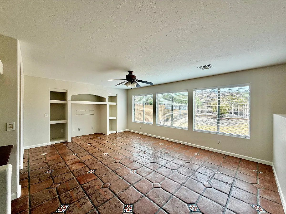 3 bed, 2.5 bath, 1833 sqft, $2,199 — Photo 2