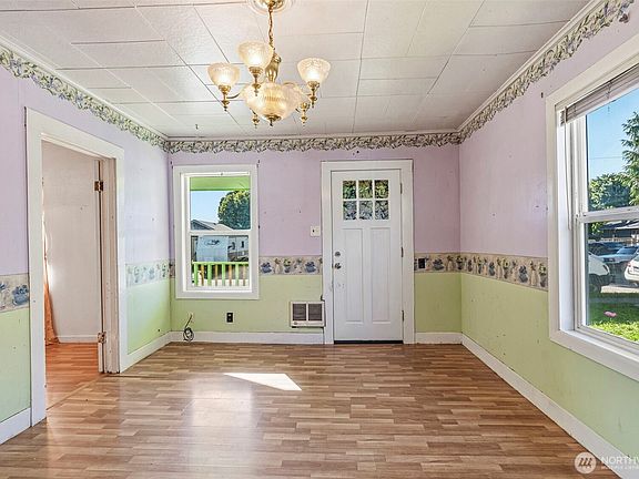 4th image of 244 19th Avenue