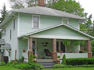 211 Edgewood Ave, Grove City, PA 16127
