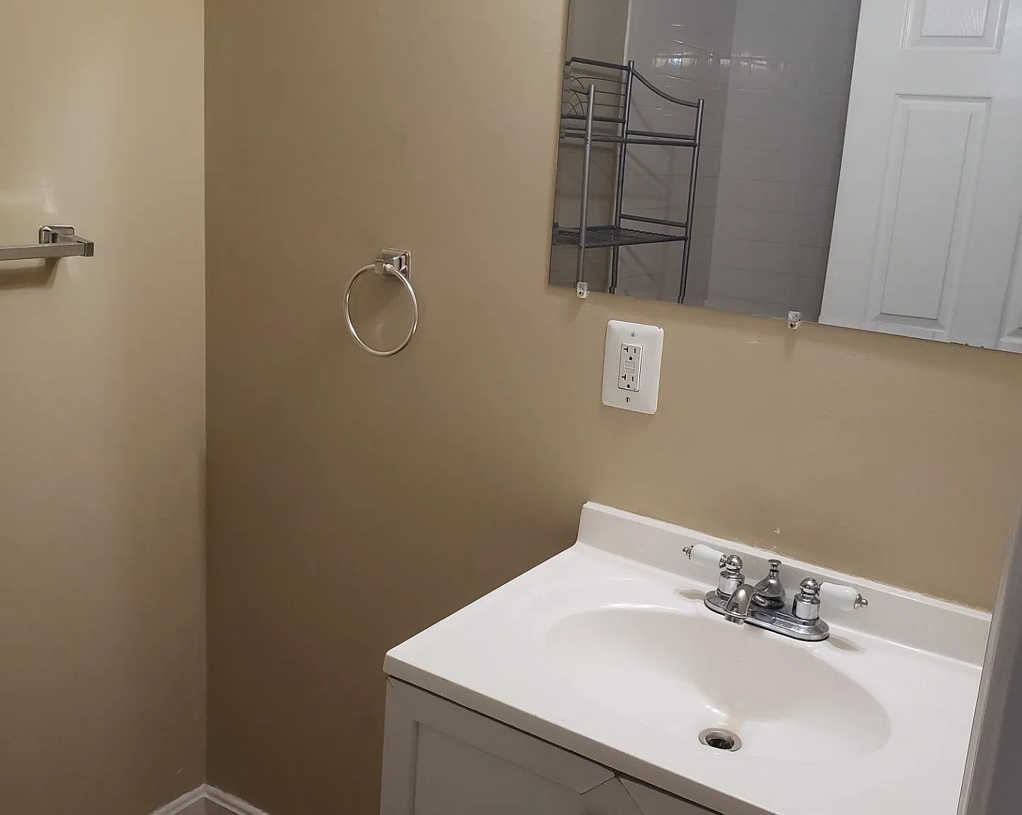 2 bed, $1,200 — Photo 4