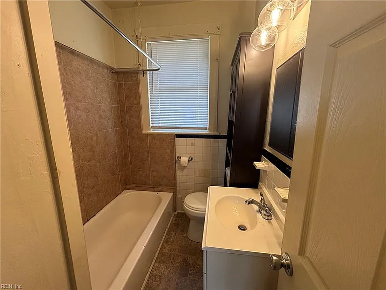 316 Constitution Ave — Photo 11
