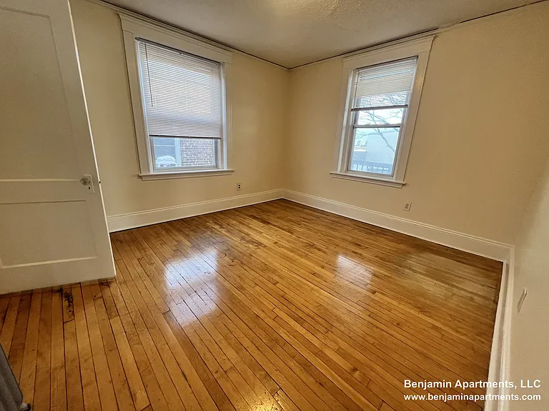 8 Barrows St #5 — Photo 10