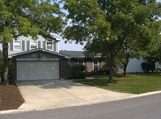 2796 Sun Valley Rd, Lisle, IL 60532