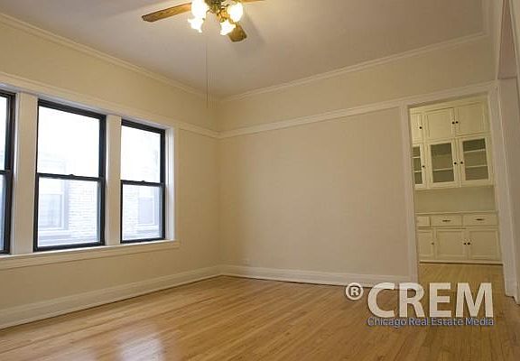 3rd image of 1372 W Greenleaf Ave APT 2N