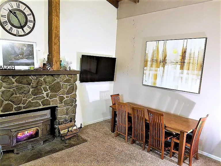 Fireplace and a dining room table - great way to spend the evening after slopes