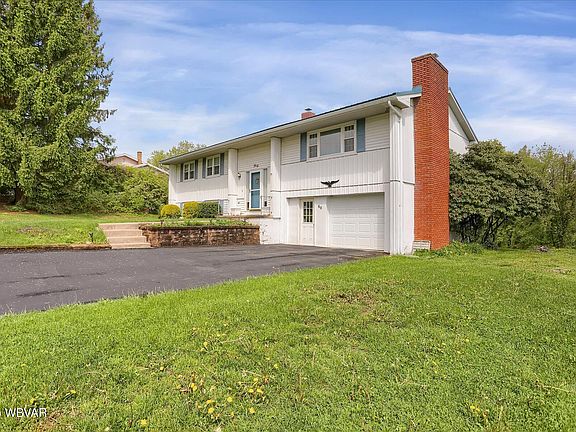 2nd image of 40 Hillcrest Ln