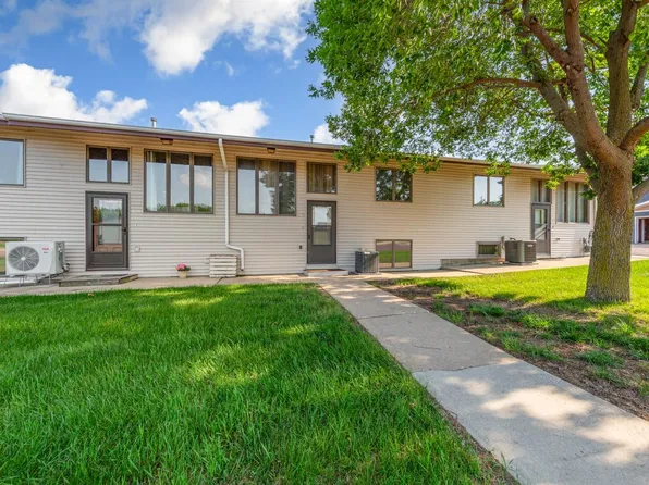 635 5th St, Windom, MN 56101