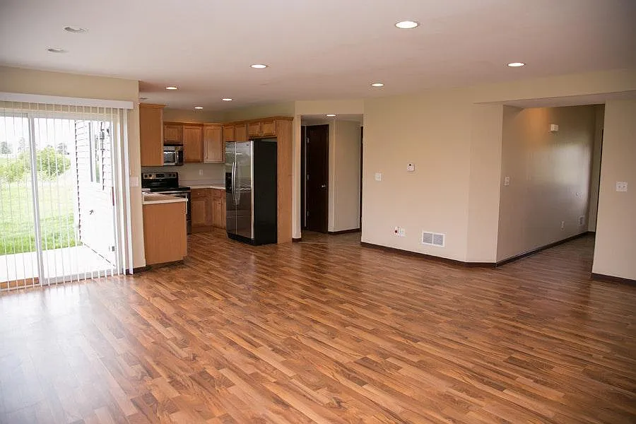 3 bed, 1600 sqft, $2,000 — Photo 3