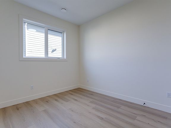 4th image of 970 Lawson Ave #4