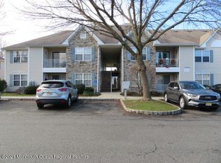 220 Wedgewood Cir, Belford, NJ 07718