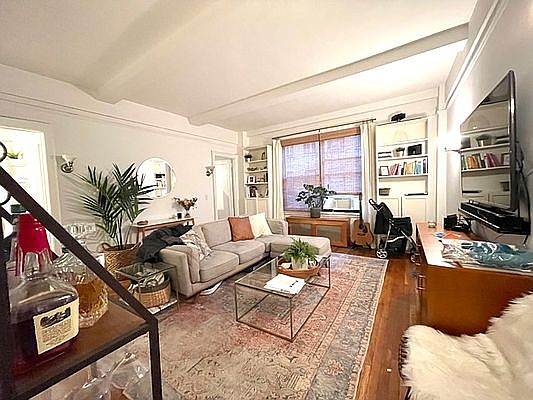 3rd image of 131 E 93rd St APT 3C