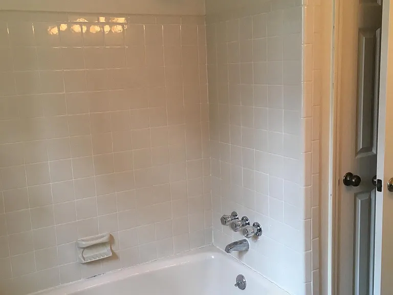 Shared bath for 3rd and floor bedrooms