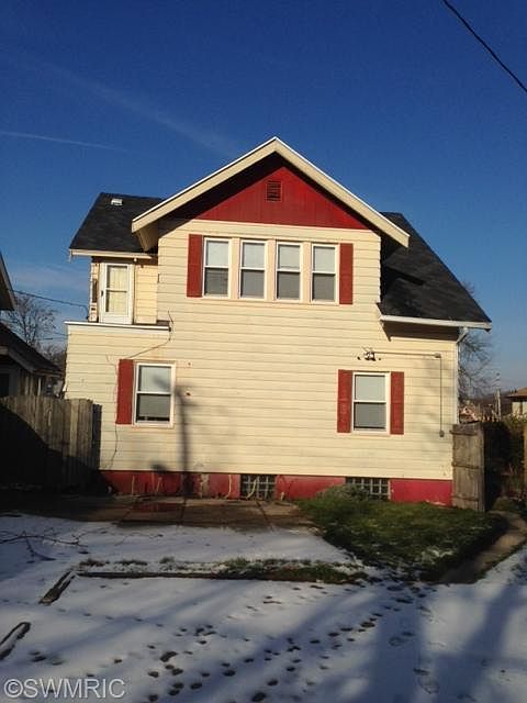 2nd image of 736 Worden St SE