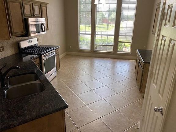 3rd image of 142 Bowie Dr