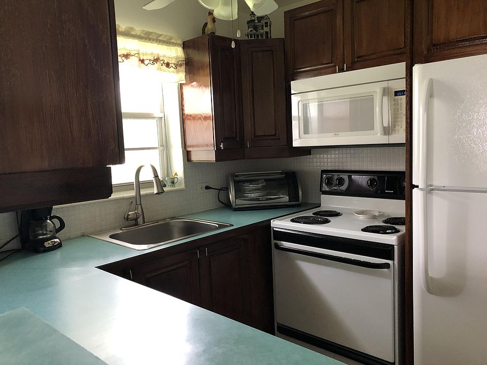 1st image of 256 Windsor Dr
