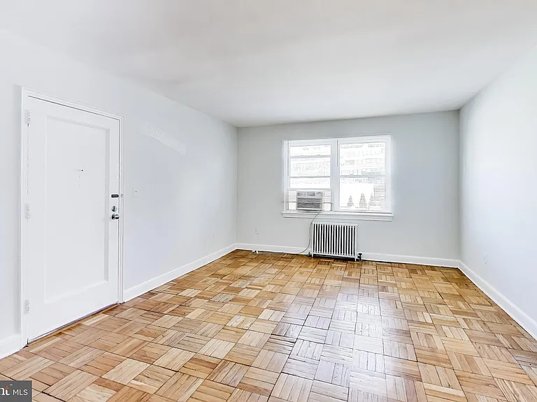 1726 N Quinn St #208 — Photo 2
