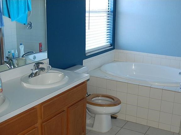 Master Bath. His and Hers Sinks