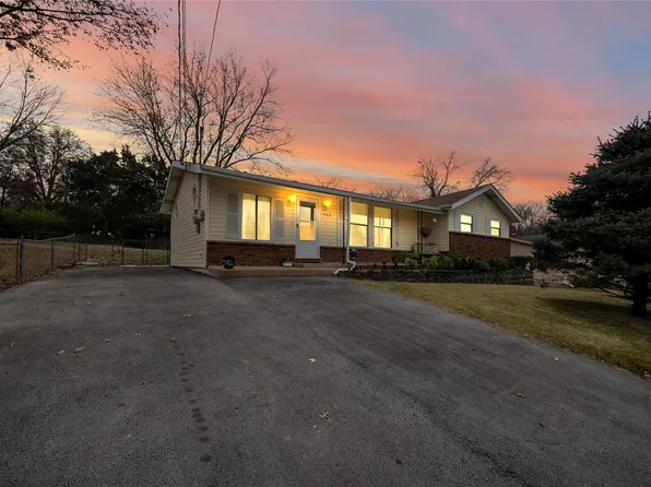 1980 Ridgeway Dr, Arnold, MO 63010