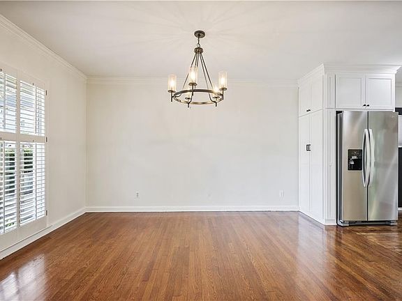 5th image of 2509 Sharondale Dr NE