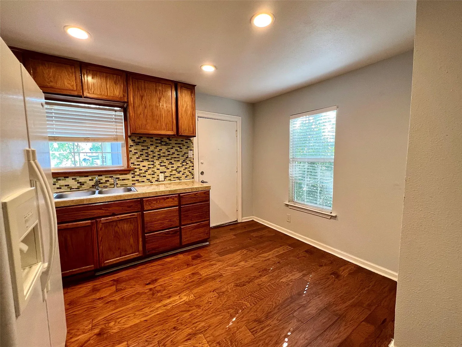 2 bed, 1.0 bath, 768 sqft, $1,950 — Photo 2