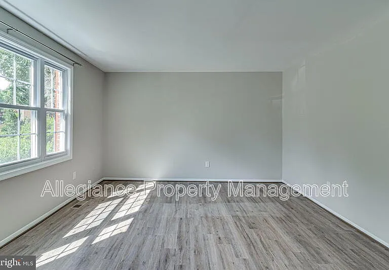 3374 Breckenridge Ct — Photo 5