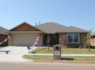 11633 SW 10th St, Yukon, OK 73099