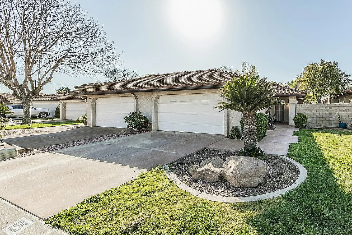 125 Queen Ln photo 1