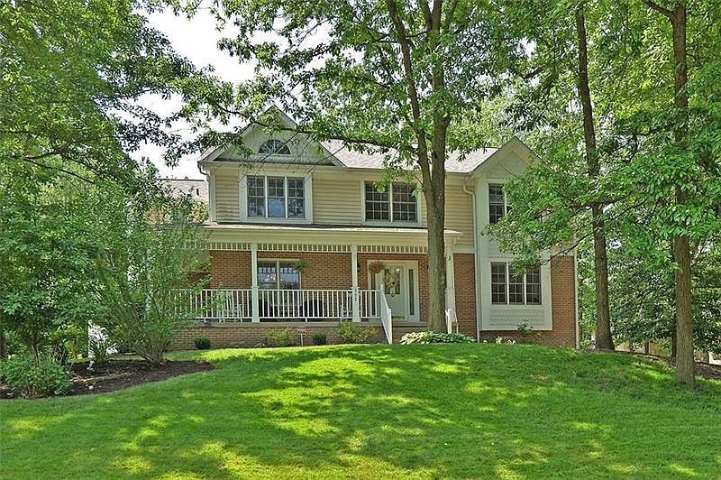1st image of 302 Waterford Ct