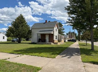 427 Minnesota Ave, Gladstone, MI 49837