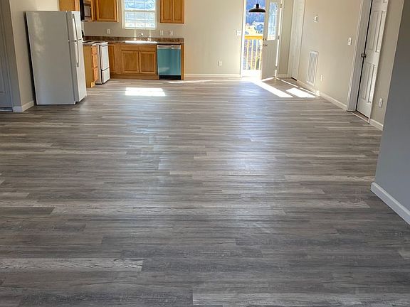 2nd image of 3309 Parker Blvd